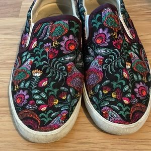 Slip on shoes with embroidery print